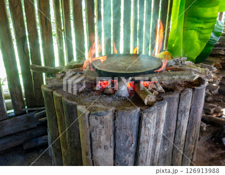 Cooking Cassava Cake in Siona Village, Cuyabeno, amazonia, Ecuador Cooking Cassava Cake in Siona Village, Cuyabeno, amazonia, Ecuador 126913988