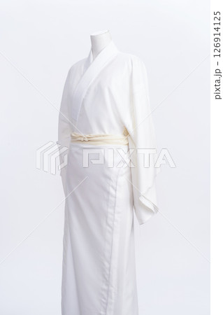 男性の紋付袴の着付け手順　トルソーを使った男袴の着付け 126914125