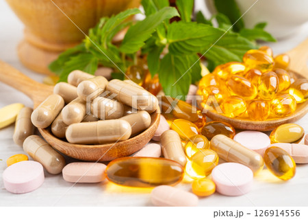 Fish oil vitamin with EPA and DHA,Alternative medicine herbal organic capsule with vitamin E omega 3. Fish oil vitamin with EPA and DHA,Alternative medicine herbal organic capsule with vitamin E omega 3. 126914556