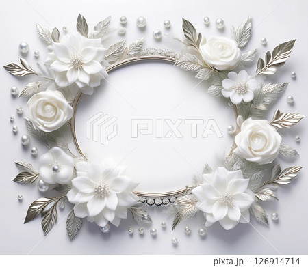 パールとダイヤモンドと金銀で作られた白い花の楕円のフレーム 126914714