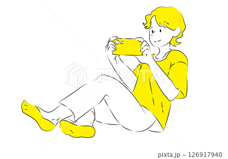 スマホゲームを楽しむリラックス男性のイラスト 126917940