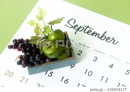 カレンダーSeptember実りの秋 126918177