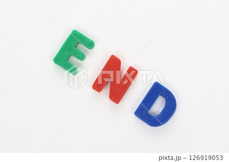 立体的なENDの文字、視覚的なインパクト 立体的なENDの文字、視覚的なインパクト 126919053