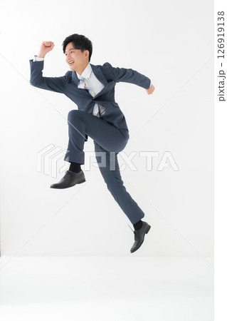 男性 ビジネス ジャンプ 男性 ビジネス ジャンプ 126919138