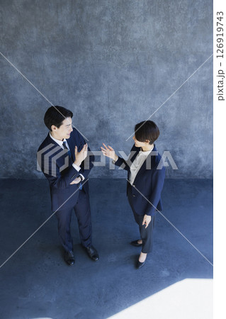 ビジネスマンとビジネスウーマン 126919743