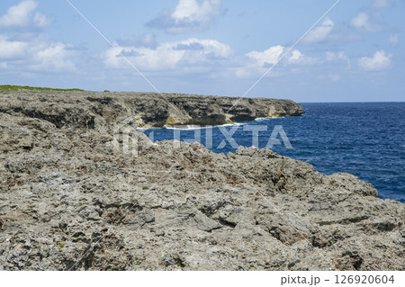 波照間島の日本最南端に位置する岩場 126920604