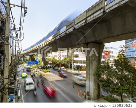 タイ・バンコク BTSオンヌット駅周辺の街並み / Bangkok, Thailand タイ・バンコク BTSオンヌット駅周辺の街並み / Bangkok, Thailand 126920622