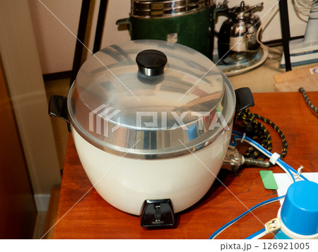 古い電気釜　昭36年頃 126921005