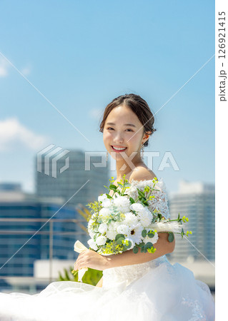 ブーケを持つ花嫁 126921415