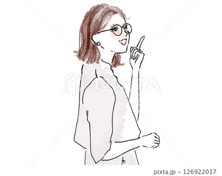 人差し指で指し示すめがねの女性 126922017