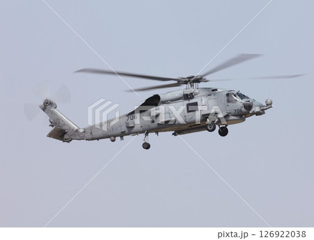 災害派遣にも出動する在日米海軍の空母艦載機MH-60Rシーホーク多用途哨戒ヘリコプター 126922038