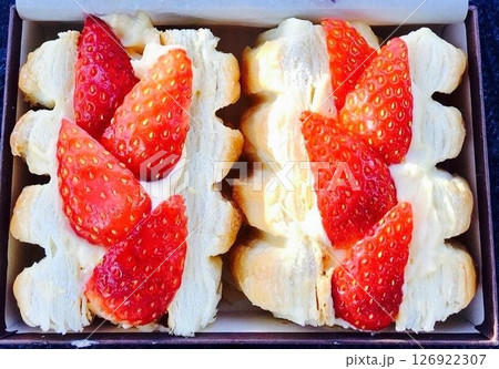 手作りイチゴのケーキ 手作りイチゴのケーキ 126922307