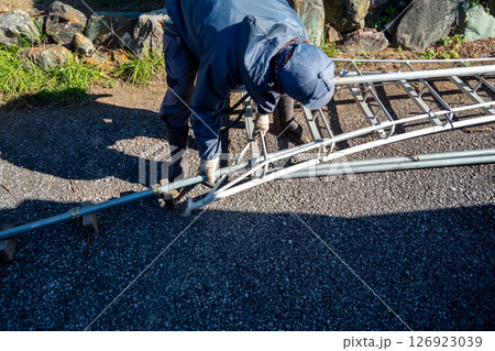 庭師のアルミ三脚の補助脚 126923039