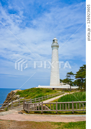 〈島根県〉出雲日御碕灯台 〈島根県〉出雲日御碕灯台 126923605