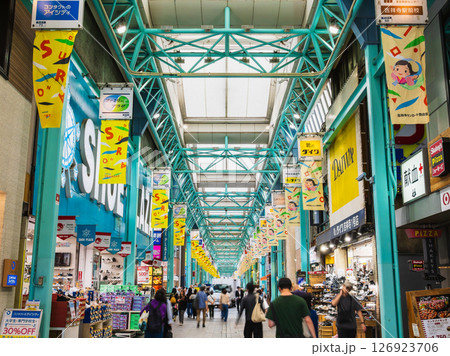 東京　吉祥寺サンロード商店街 126923706