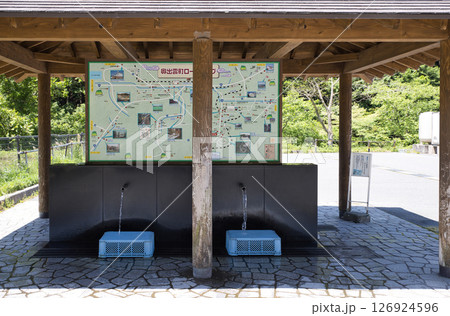 〈島根県〉奥出雲 延命水の水汲み場 〈島根県〉奥出雲 延命水の水汲み場 126924596