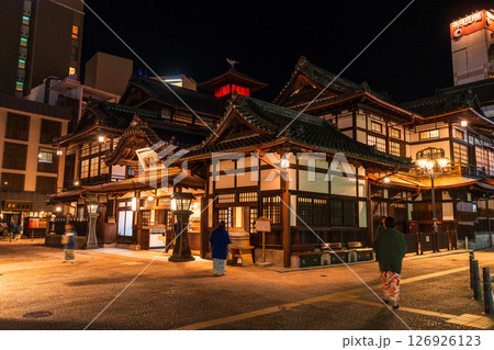 《愛媛県》夜の道後温泉 《愛媛県》夜の道後温泉 126926123