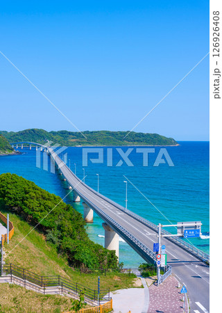 【縦写真】角島大橋 126926408