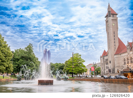 St. Louis, Missouri, USA - 5.24.2025: Aloe Plaza fountain in front of Union Station St. Louis, Missouri, USA - 5.24.2025: Aloe Plaza fountain in front of Union Station 126926420