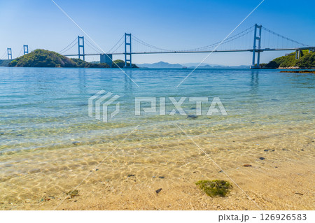 《愛媛県》来島海峡大橋をのぞむ海岸線 《愛媛県》来島海峡大橋をのぞむ海岸線 126926583