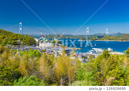 《愛媛県》来島海峡大橋をのぞむ今治の町並み 126926690
