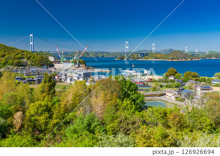 《愛媛県》来島海峡大橋をのぞむ今治の町並み 《愛媛県》来島海峡大橋をのぞむ今治の町並み 126926694