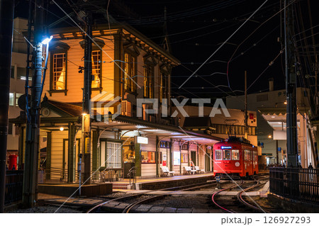 《愛媛県》道後温泉駅の夜景 《愛媛県》道後温泉駅の夜景 126927293