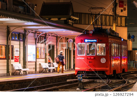 《愛媛県》道後温泉駅の夜景 126927294