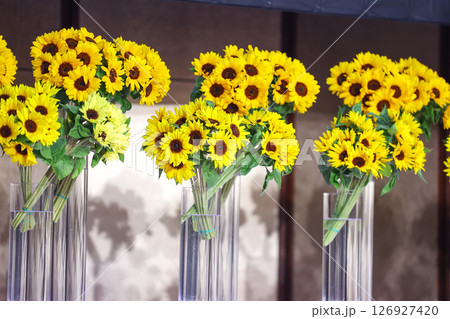 【夏のイメージ】向日葵の飾り、パーティー用 126927420
