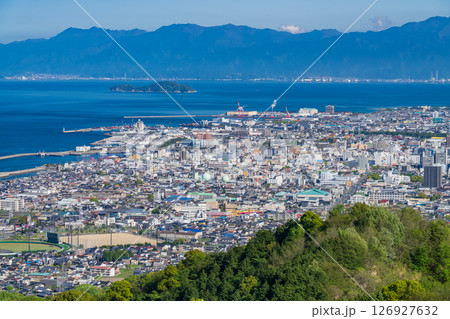 《愛媛県》今治市海沿いの街並み 126927632