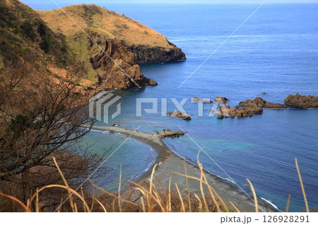 佐渡ヶ島の二ツ亀海水浴場 126928291