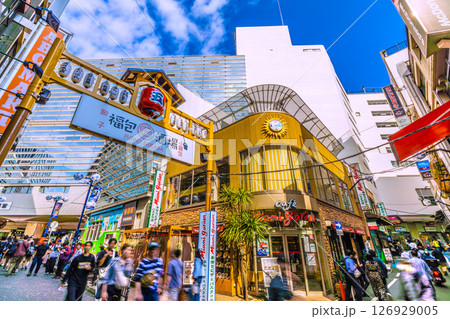 日本の横浜都市景観6月1日。横浜駅前の西口五番街などを望む。左奥に相鉄横浜駅=令和7年 日本の横浜都市景観6月1日。横浜駅前の西口五番街などを望む。左奥に相鉄横浜駅=令和7年 126929005