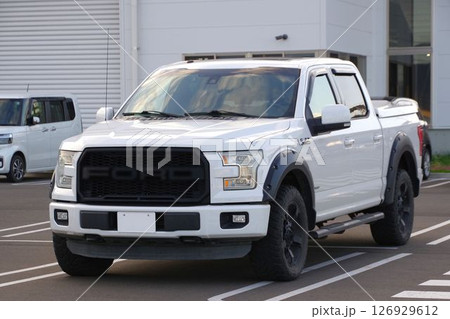 輸入車イメージ　フォードF150ラプター 126929612