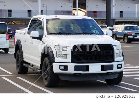 輸入車イメージ　フォードF150ラプター 126929613