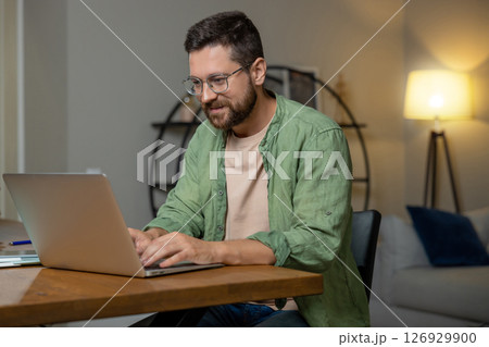 Bearded man checking data in home office 126929900