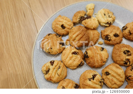 close up of homemade freshly baked raisin cookies flat lay on the plate with copy space 126930000