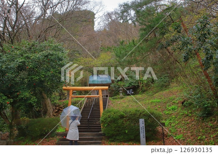 佐渡金山　高任神社と道遊の割戸 126930135