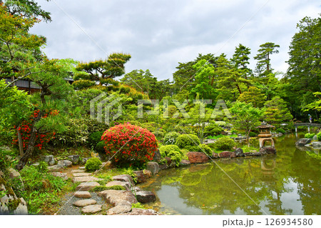 杜の都仙台　北山　輪王寺 日本庭園　三重塔　ツツジ  126934580