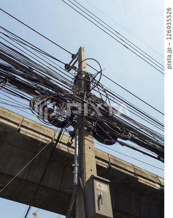 タイ・バンコク 電線が密集する電信柱 / Bangkok, Thailand 126935526