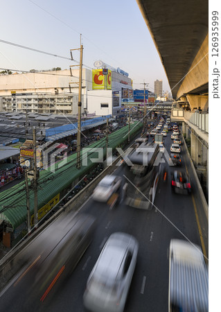 タイ・BTSサムローン駅周辺の街並み / Muang Samut Prakan, Thailand 126935999