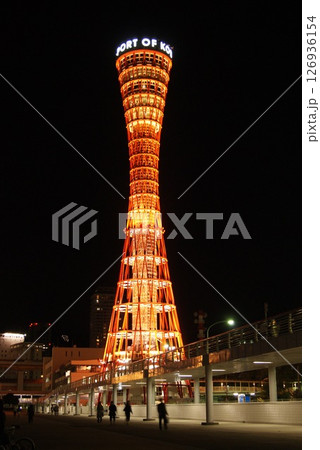 夜に灯る神戸ポートタワー 夜に灯る神戸ポートタワー 126936154