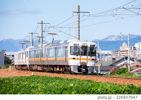 【関西本線】名古屋駅へ向かう普通列車 126937047