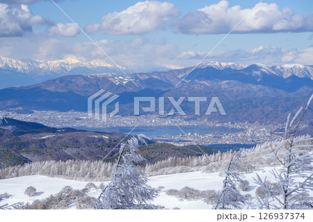 【長野県】入笠山山頂から望む諏訪湖 126937374