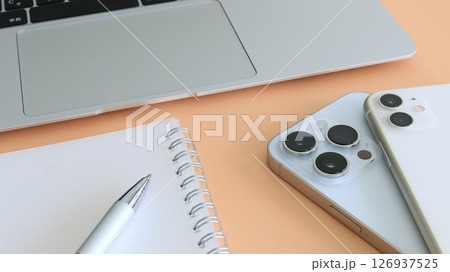 2台のスマホ　データ移行　情報の共有　同期　転送 126937525