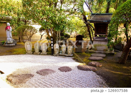 京都府　東寺 観智院・六地蔵尊　京都市 南区 九条町　2022年2月 126937586