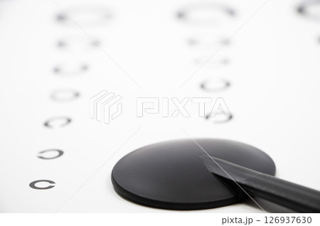 視力検査 遮眼子 126937630