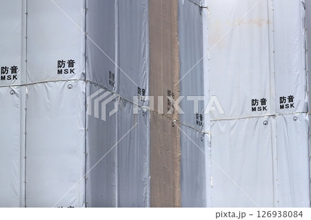 解体工事の防音シート　イメージ 126938084