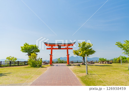 (広島県廿日市市)山陽自動車道・宮島サービスエリアにある赤鳥居 (広島県廿日市市)山陽自動車道・宮島サービスエリアにある赤鳥居 126938459