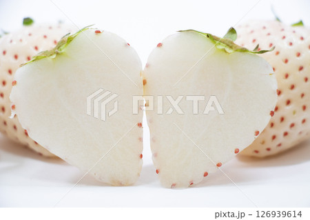 白いちご 126939614