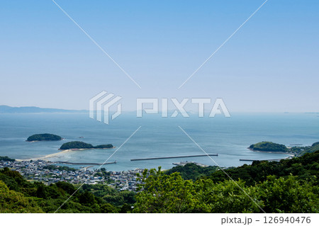 東幡豆海岸のトンボロ干潟と東幡豆港(愛知県西尾市東幡豆町) 東幡豆海岸のトンボロ干潟と東幡豆港(愛知県西尾市東幡豆町) 126940476